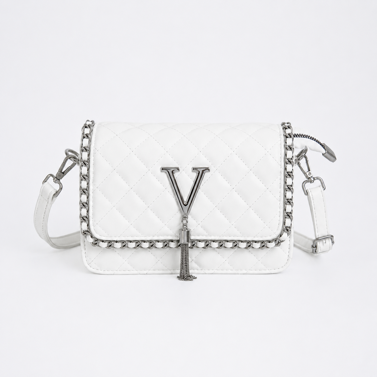 Bolso VITTA blanco acolchado con herraje V metálico y borla - CALÉA