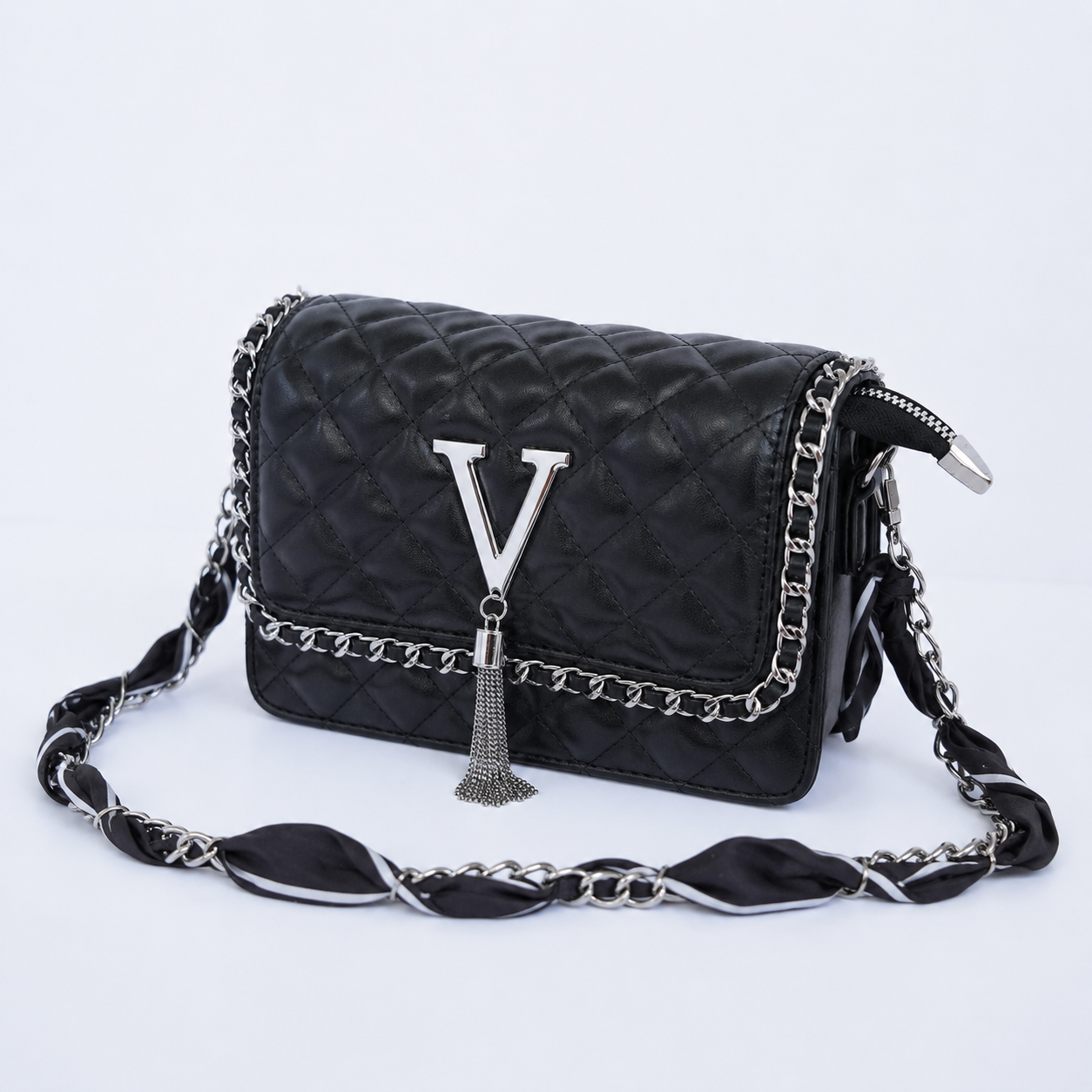 Bolso manos libres VITTA negro acolchado con cadena y pañoleta - CALÉA